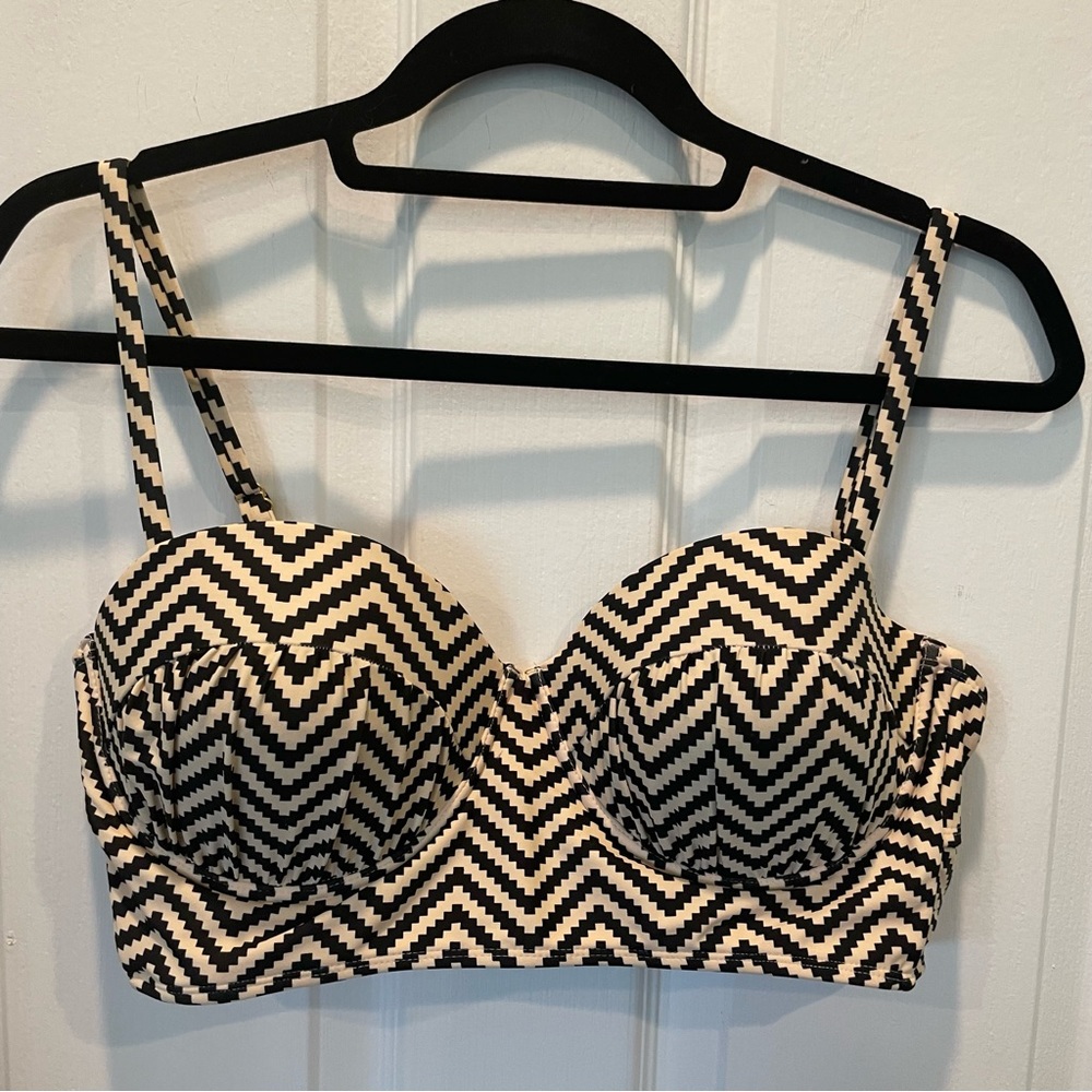 Xhiliration Black Cream Bikini Top L